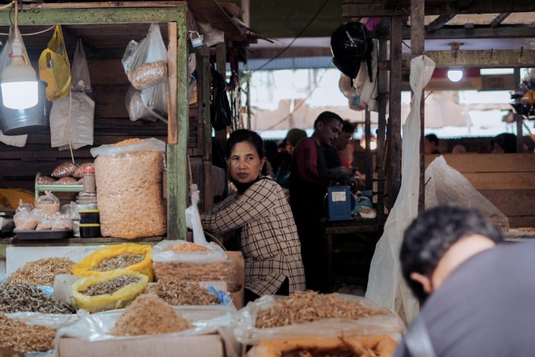 Penduduk Kelas Menengah di Indonesia Didominasi Lulusan SMA