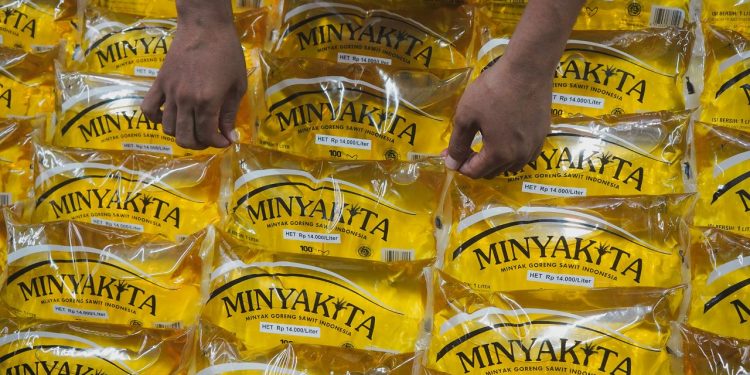 Harga Minyak Goreng Tertinggi: Pengecer Wajib Pasang Spanduk. Ini Sanksi Jika Melanggar