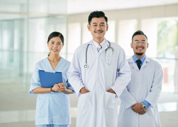 10 Profesi yang Paling Dipercaya di Dunia pada 2024, Dokter Teratas