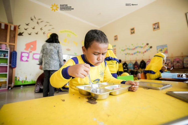 Rentetan Kasus Keracunan Bayangi Program Makan Bergizi Gratis