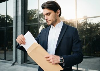 Alasan Utama PHK di Indonesia Tekanan Biaya Jadi Pemicu Terbesar