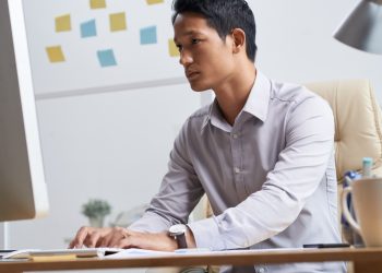 Mayoritas Pekerja di Indonesia Bekerja 35 hingga 59 Jam per Minggu