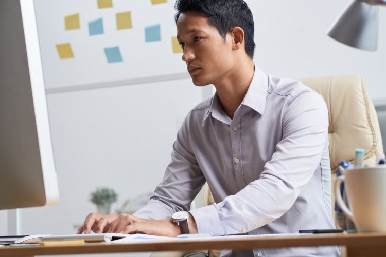 Mayoritas Pekerja di Indonesia Bekerja 35 hingga 59 Jam per Minggu