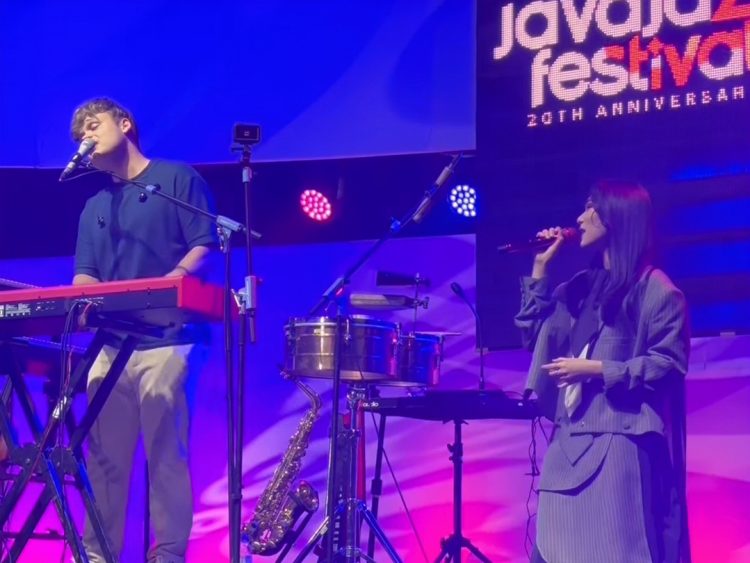 Tetap Dalam Jiwa Mengalun di Java Jazz, Jesus Molina Ft Isyana Sarasvati