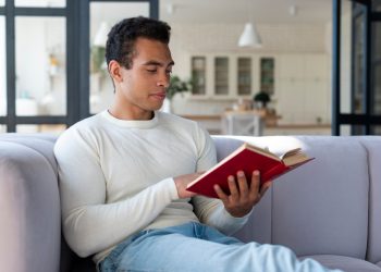 Tingkat Gemar Membaca Nasional 2024 Tembus 72,44 Poin, Pascasarjana Tertinggi