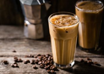 Tren Minum Kopi di Indonesia 2025, Kopi Susu Instan Masih Juara