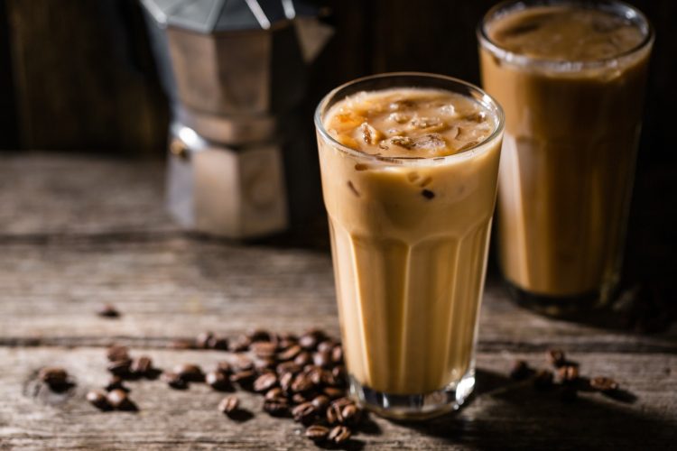Tren Minum Kopi di Indonesia 2025, Kopi Susu Instan Masih Juara