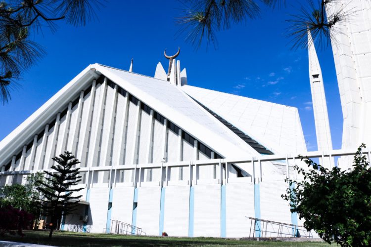 Jumlah Masjid di Indonesia 2025 Capai 315 Ribu, Jawa Barat Terbanyak