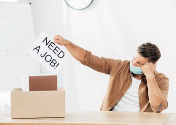 1 dari 5 Kelas Menengah di Indonesia Pernah Alami PHK, Mayoritas Gunakan Tabungan Darurat