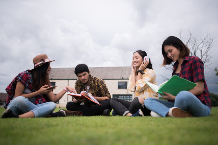 Latar Belakang Pendidikan Pemuda Indonesia 2025, Lulusan SMA Masih Dominan