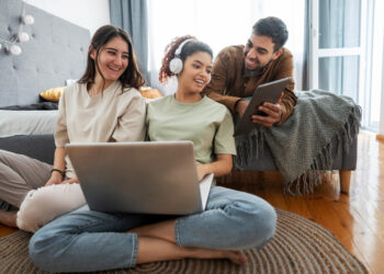 Persentase Pemuda Indonesia yang Mengakses Internet 2025 Capai 96,69%