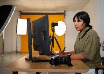 Media Arus Utama Terdesak Konten Kreator, Ini Strategi Bertahan Perusahaan Media Global