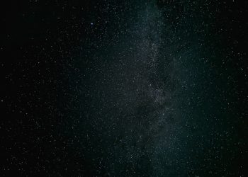 Para ilmuwan berhasil mengabadikan momen langka fase awal ledakan bintang masif yang mengarah ke supernova, memberikan pandangan krusial tentang akhir kehidupan bintang raksasa dan mekanisme di baliknya. (Sumber: Unsplash/Sigmund)