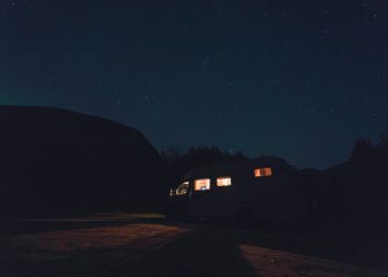 Fenomena Langit April 2026 Konjungsi Segitiga Planet hingga Hujan Meteor Lyrid