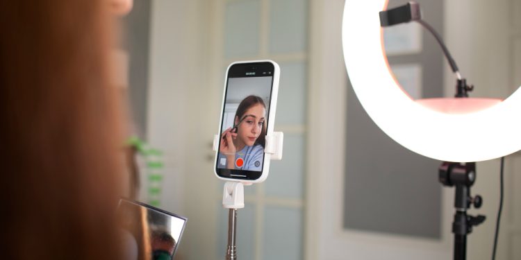 Usia Pengguna TikTok Didominasi Kelompok 25–34 Tahun per April 2026
