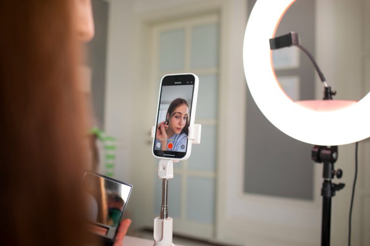Usia Pengguna TikTok Didominasi Kelompok 25–34 Tahun per April 2026