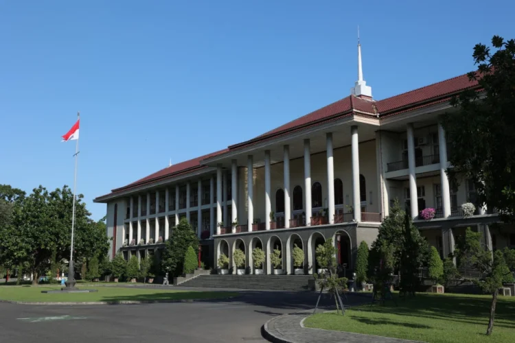 10 Kampus Indonesia dengan Reputasi Terbaik di Mata Perusahaan Versi QS 2027, UI Teratas