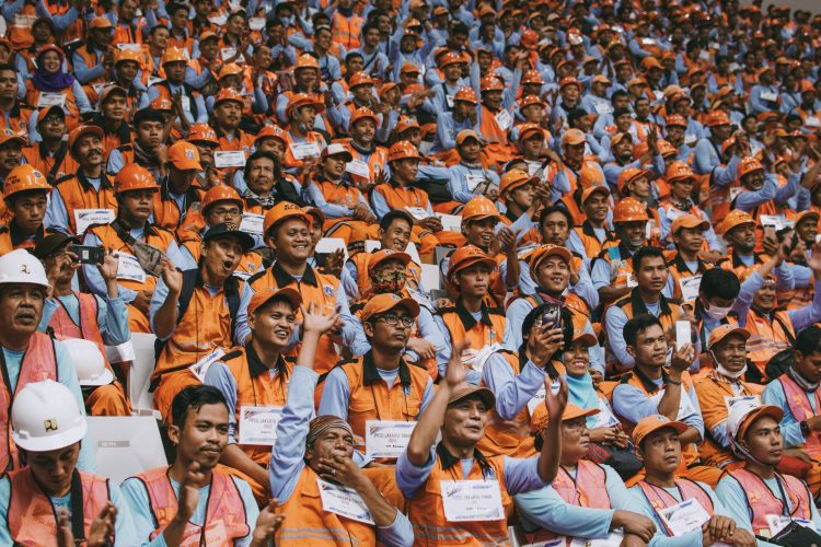 Upah Buruh Indonesia Mei 2026 Tertinggi pada Usia 50–54 Tahun, Gender Gap Masih Lebar