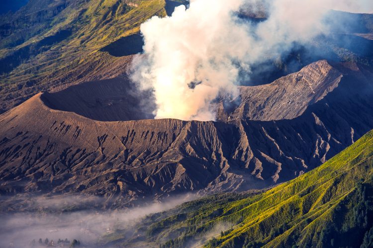 10 Gunung Paling Sering Meletus di Indonesia Sepanjang 2026, Semeru Nomor 1