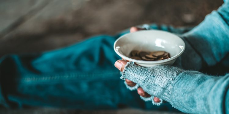Angka Kemiskinan Indonesia 8,07% atau 64,2% Ini Bedanya