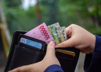 Apakah Kuliah S1 Benar-benar Membuat Gaji Lebih Tinggi Ini Data BPS 2025