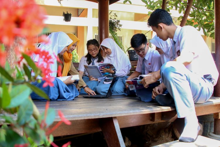 Berapa Persen Siswa Indonesia Belum Mencapai Kompetensi Minimum Ini Data PISA 2025