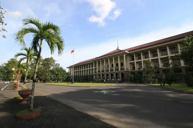 Gaji Lulusan UGM Capai Rp6 Juta, 91% Dapat Kerja Kurang dari 6 Bulan