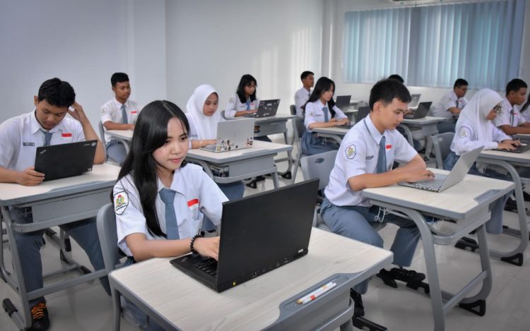 Nilai TKA SMA- SMK 2026 Kini 200–800, Skor 725 Dapat Predikat Istimewa