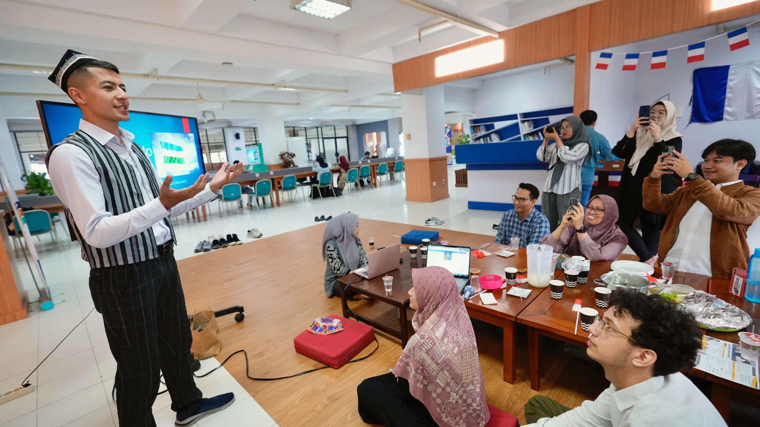 Perempuan Dominasi Kuliah Kesehatan, Laki-laki Teknik, Ini Potret Mahasiswa Indonesia 2025