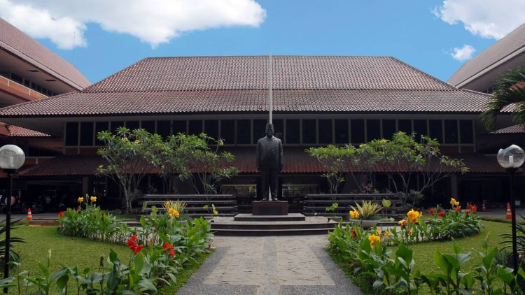 UI, UGM, atau Unair Kampus Hukum Mana Paling Kuat di Mata Perusahaan Versi QS 2026