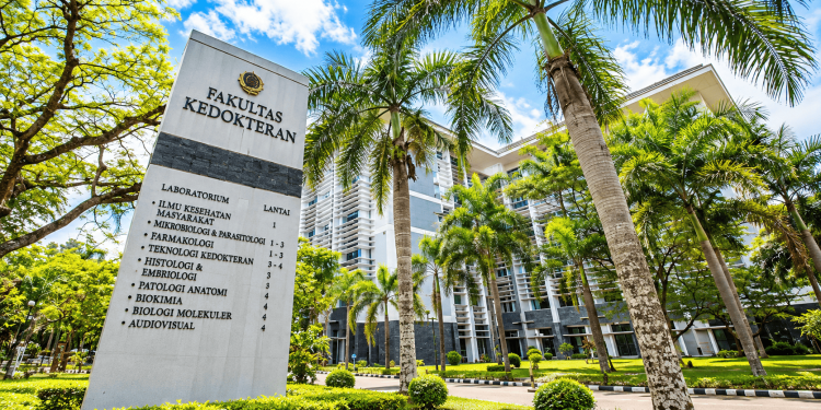 7 Kampus Kedokteran Terbaik Versi QS 2026, UGM Paling Ketat di SNBT