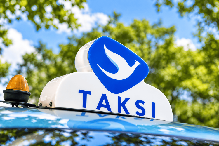 Dari Disrupsi Taksi Online hingga Era Digital, Bagaimana Bluebird Bertahan