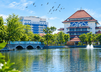 Unair vs UI, Siapa Kampus Paling Internasional Versi THE WUR 2027?